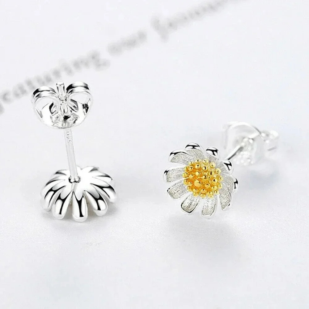 925 Sterling Silver Daisy Flower Stud Earrings - Picture 4 of 4